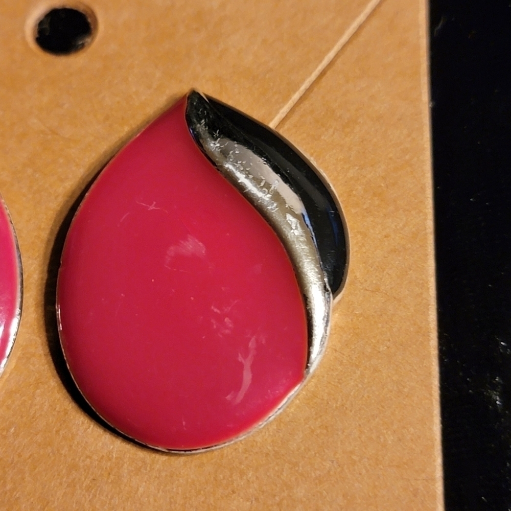 Vintage Teardrop Red Enamel, Black and Goldtone Pierced Earrings - Picture 3 of 9